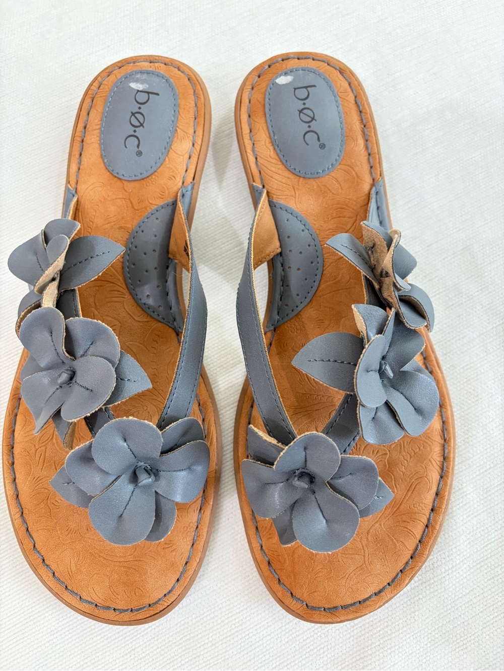 b.o.c. NWOT SZ 9 Women's Gray Floral Slide Sandals